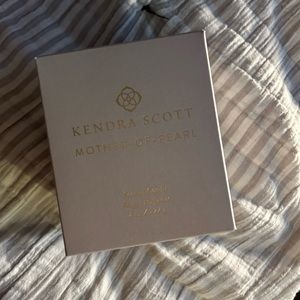 Kendra scott mother of the pearl candle
